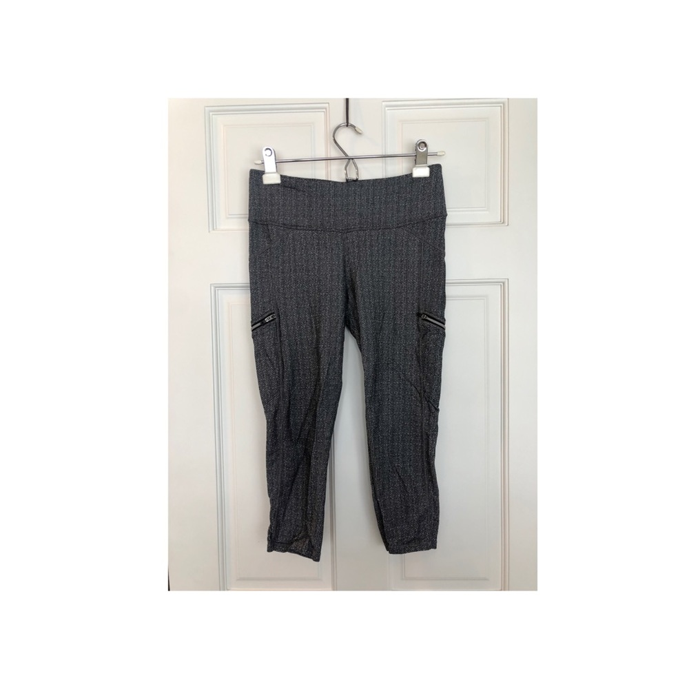 ATHLETA - gray cropped leggings w/ zipper pockets